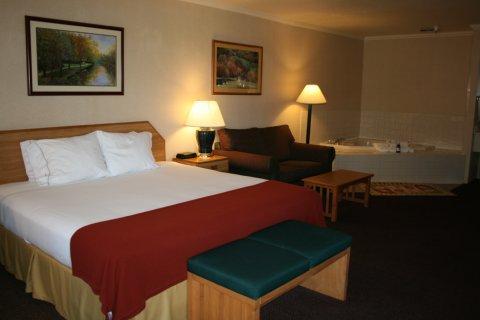 The Redwood Riverwalk, A Boutique