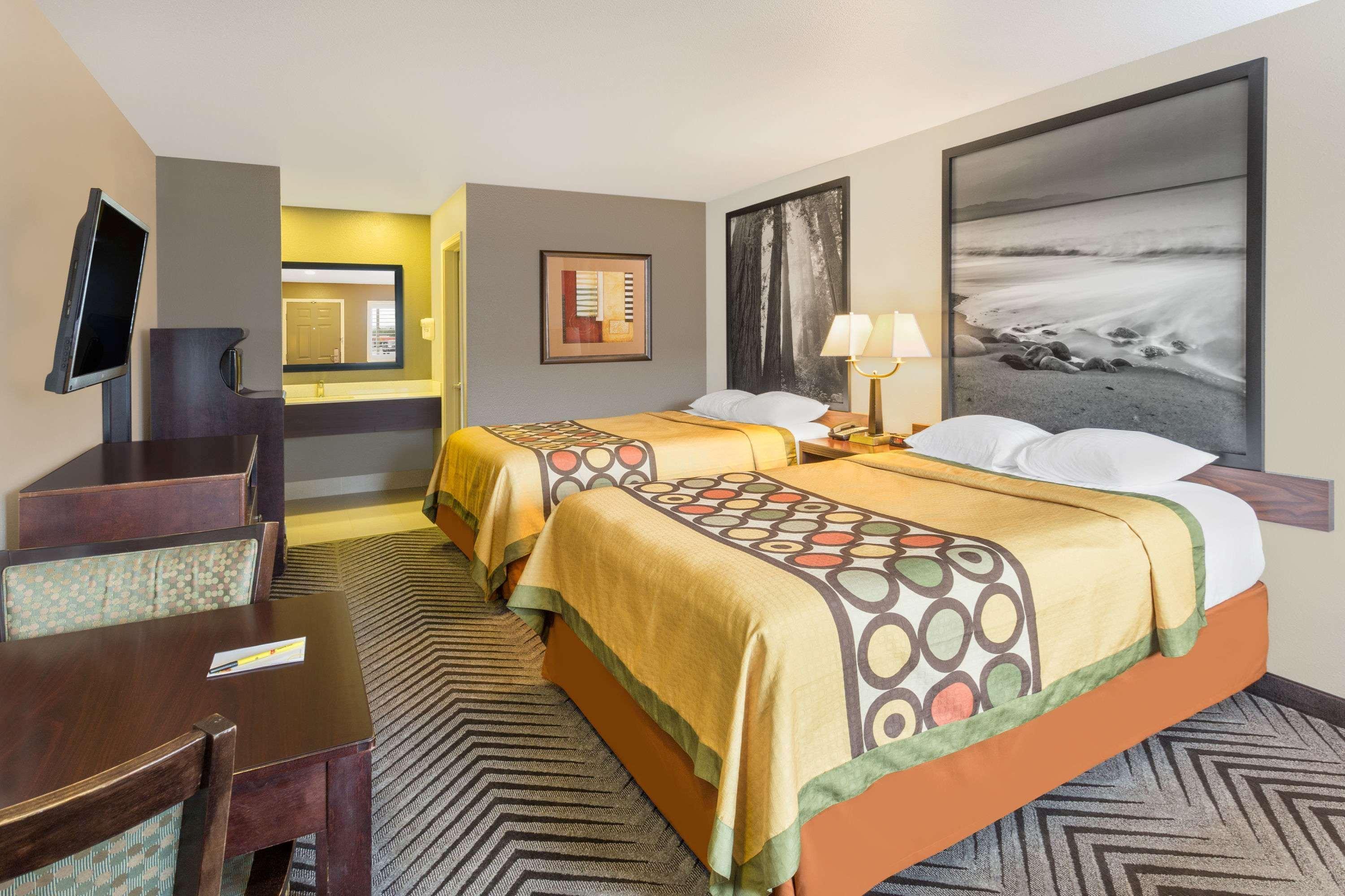 Hotel Super 8 By Wyndham 2*