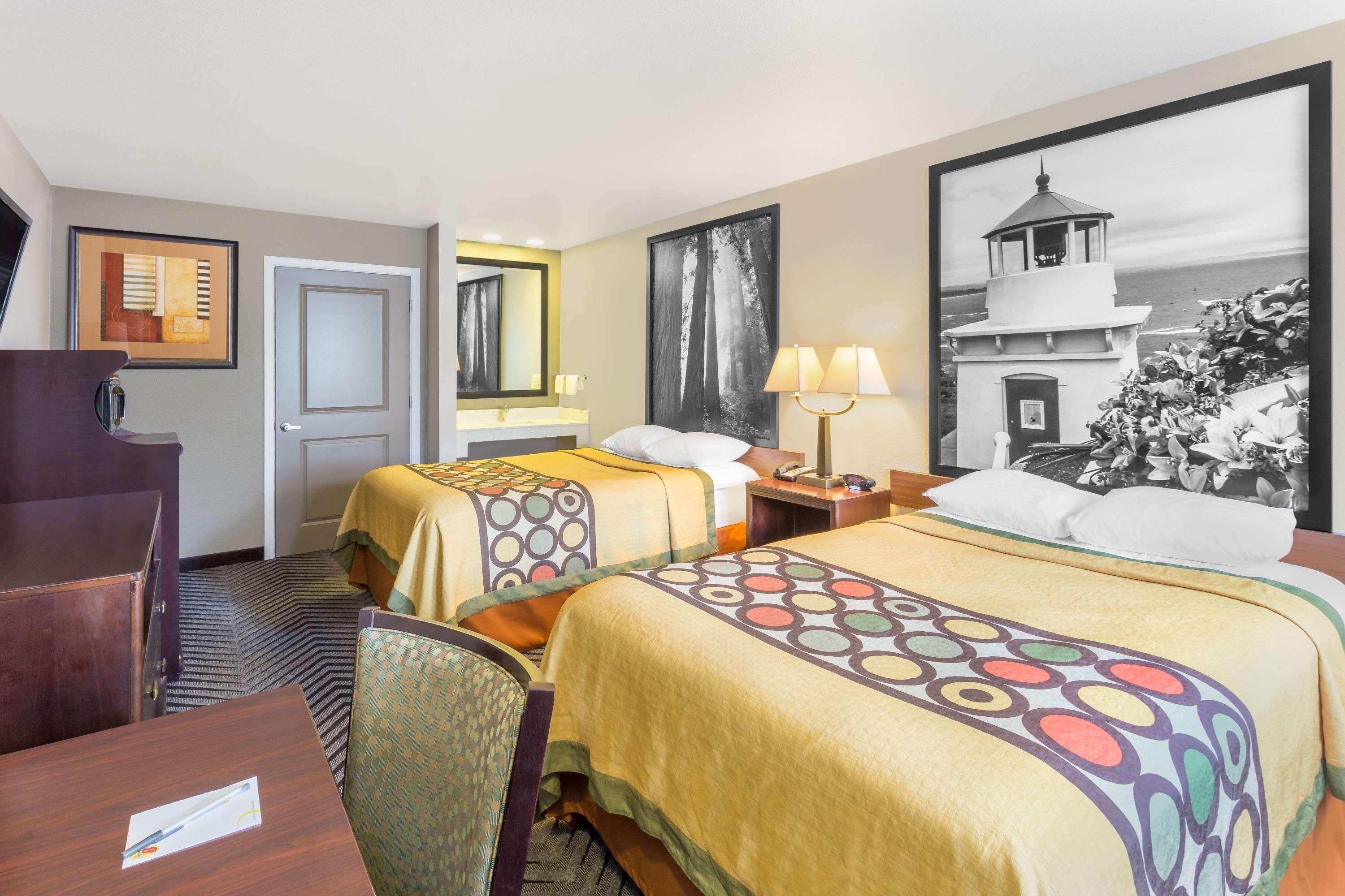 Hotel Super 8 By Wyndham 2*