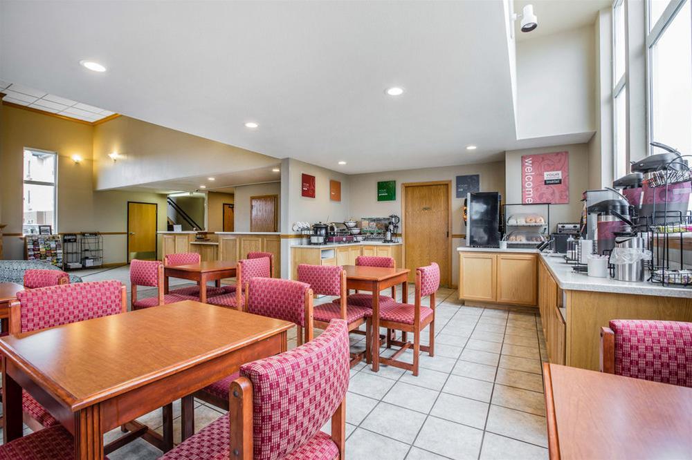 Hotel Comfort & Redwood Country 2*