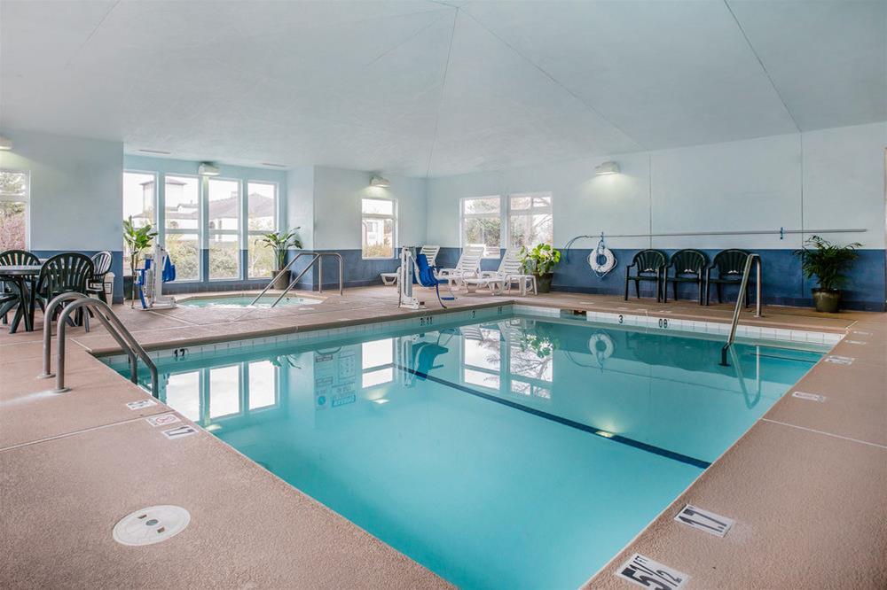 Comfort & Redwood Country Hotel