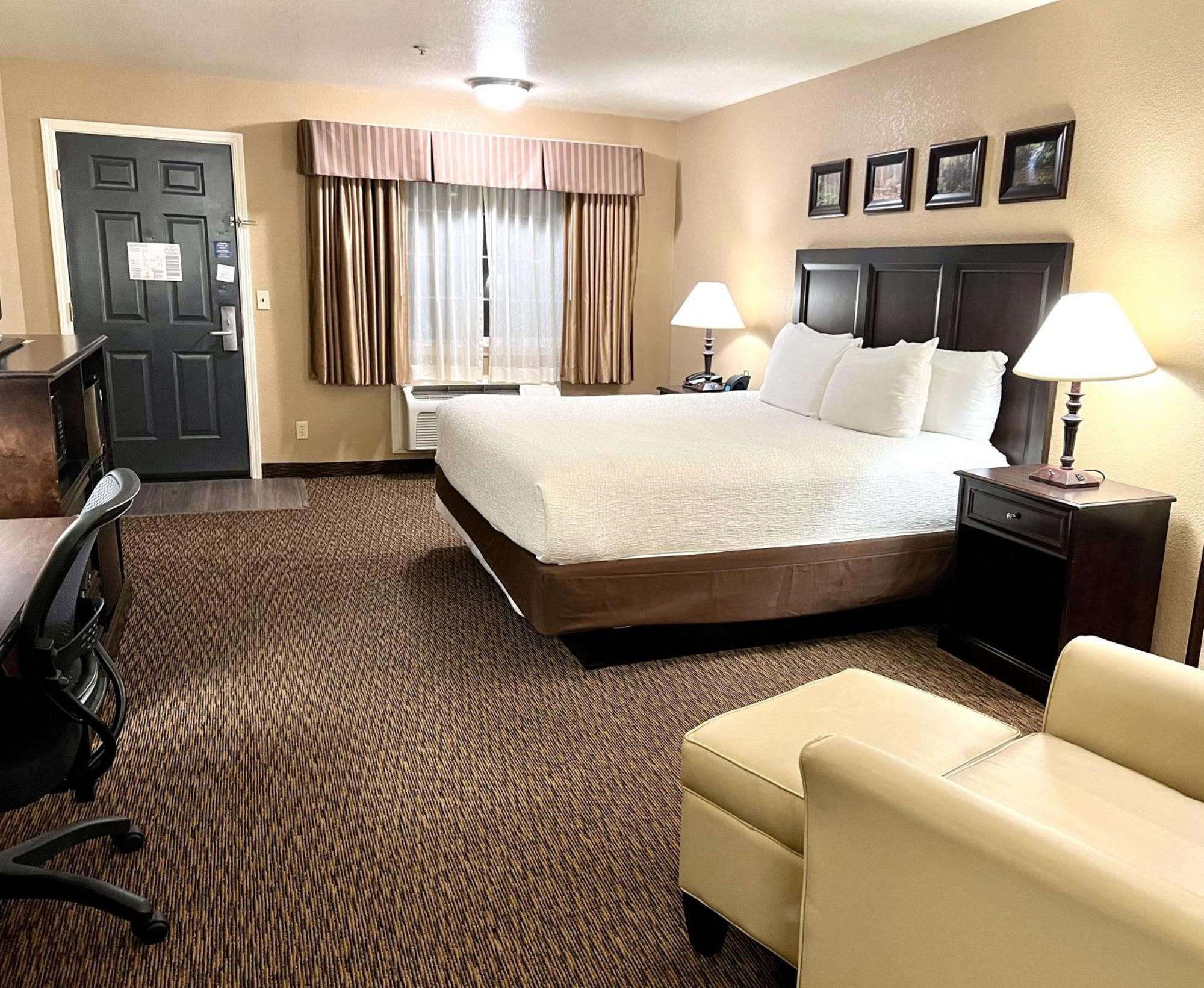 Western Country Hotel 3*