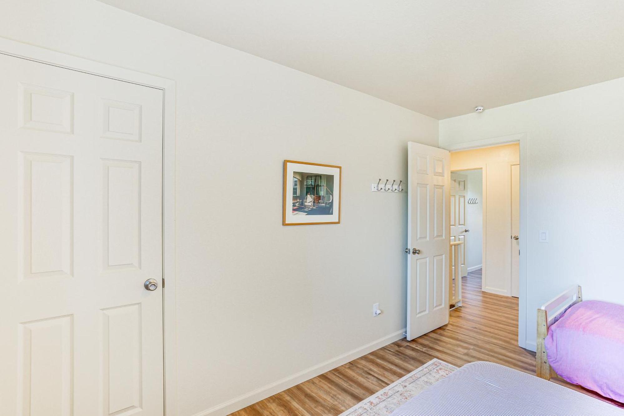 Airy With Deck! Apartment *