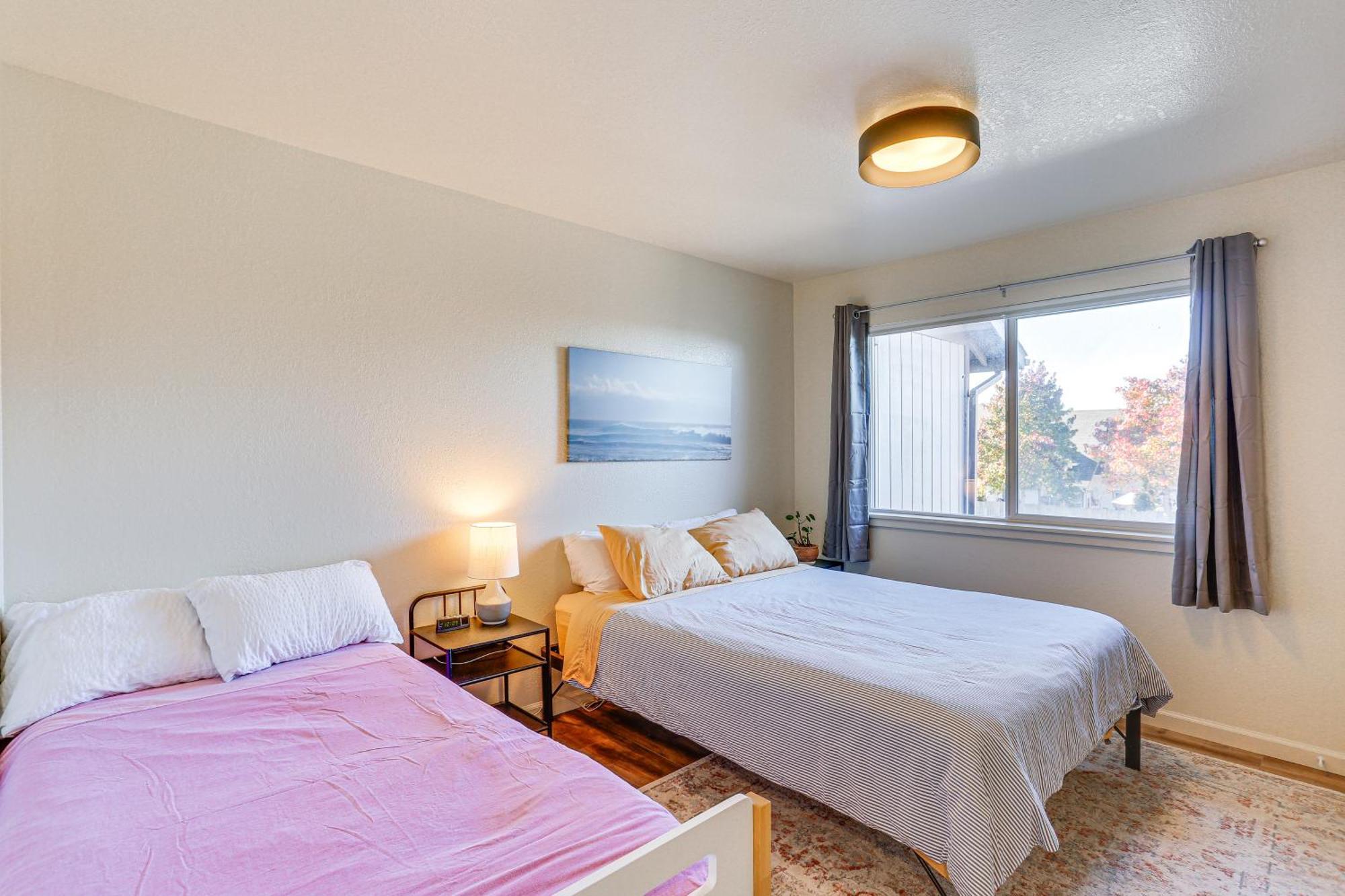 Apartment Airy With Deck!