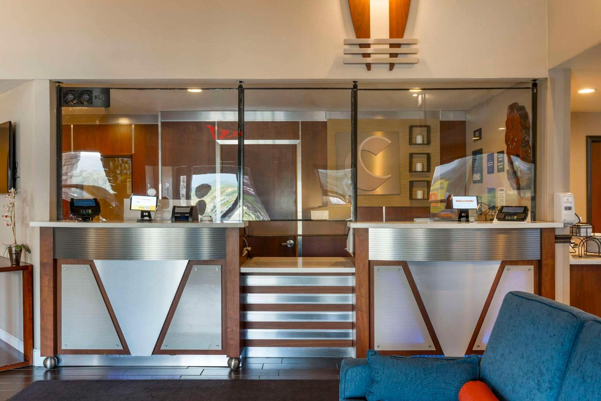 Hotel Comfort & Redwood Country