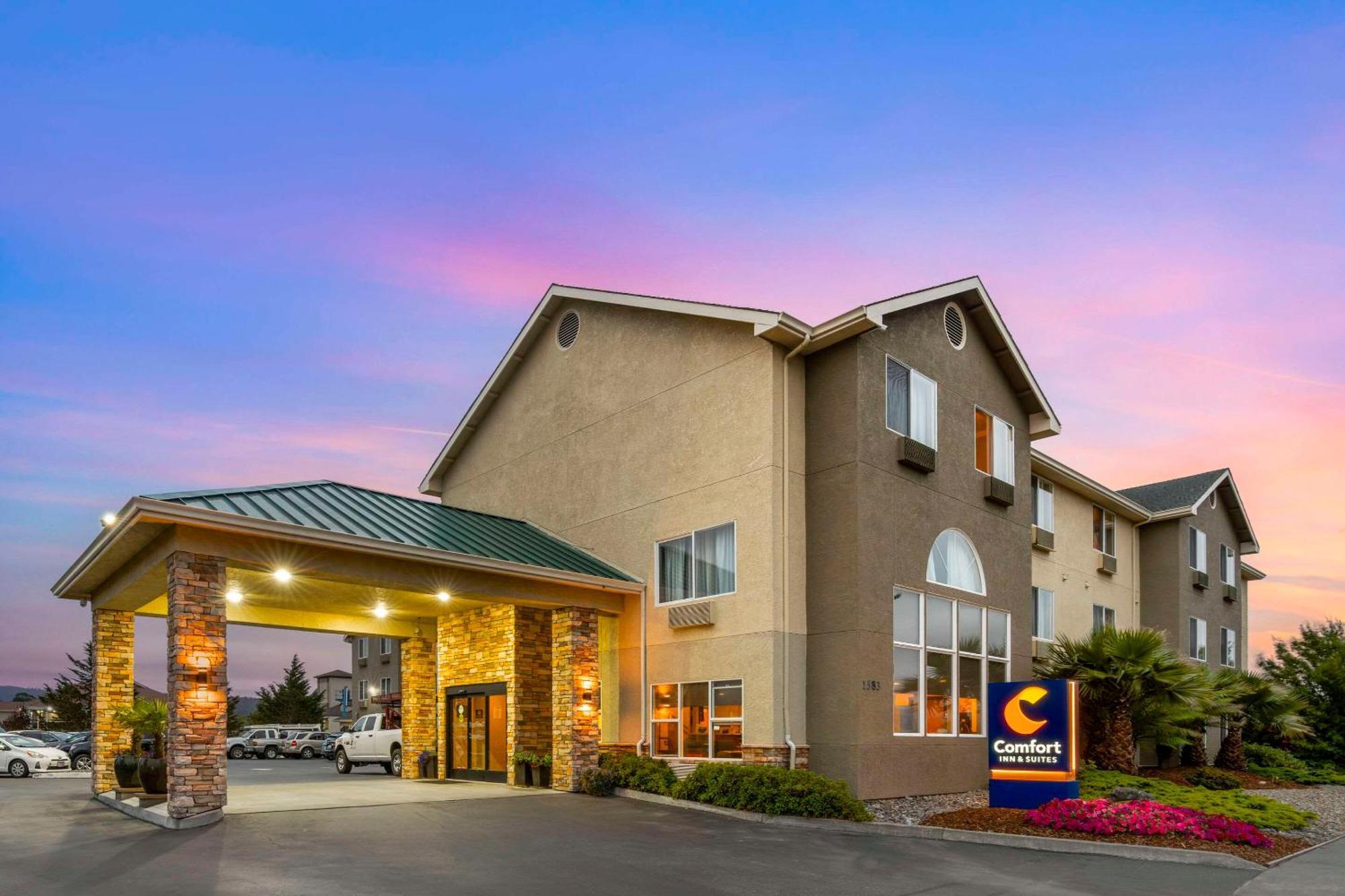Hotel Comfort & Redwood Country
