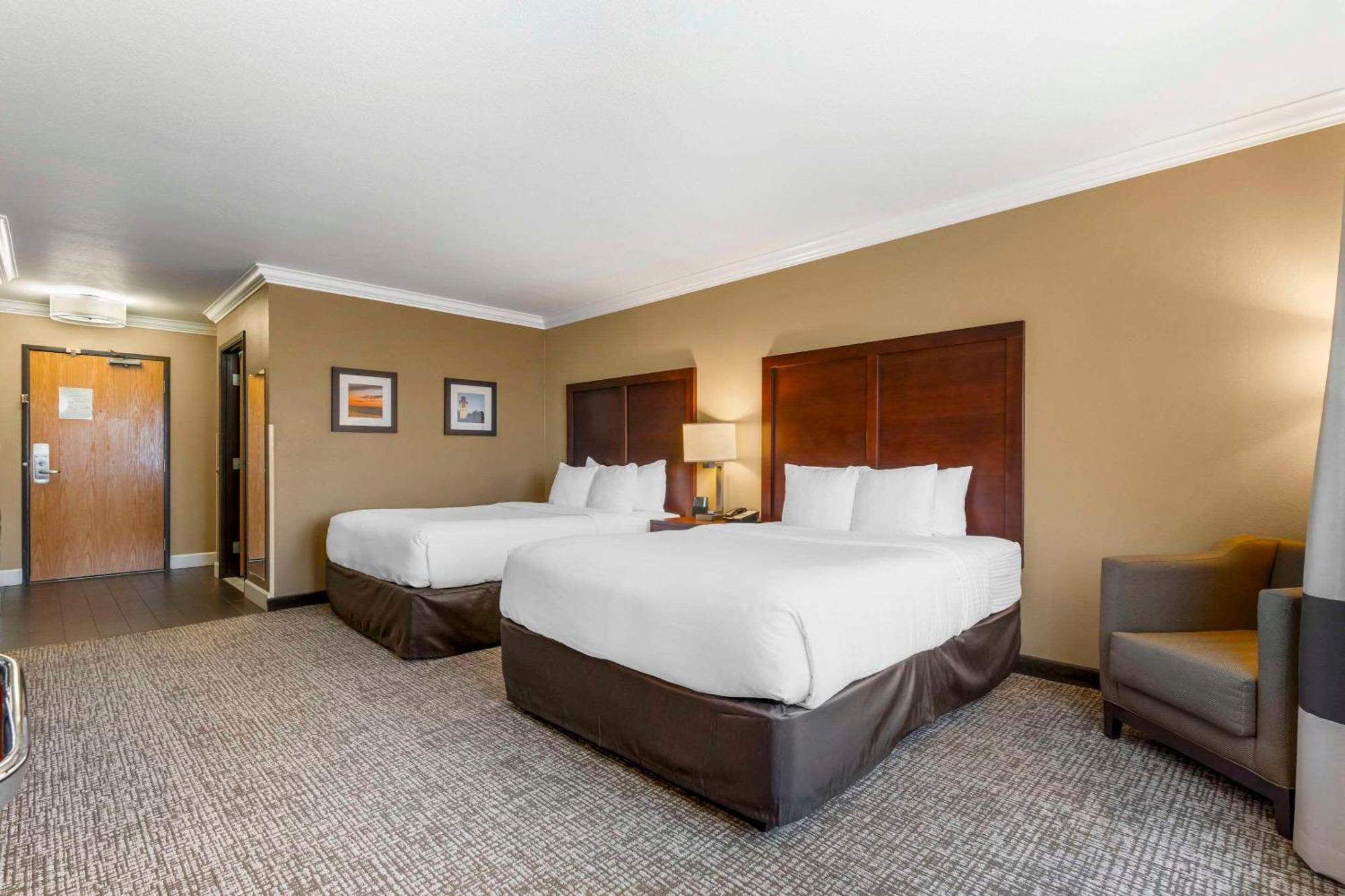 Comfort & Redwood Country Hotel