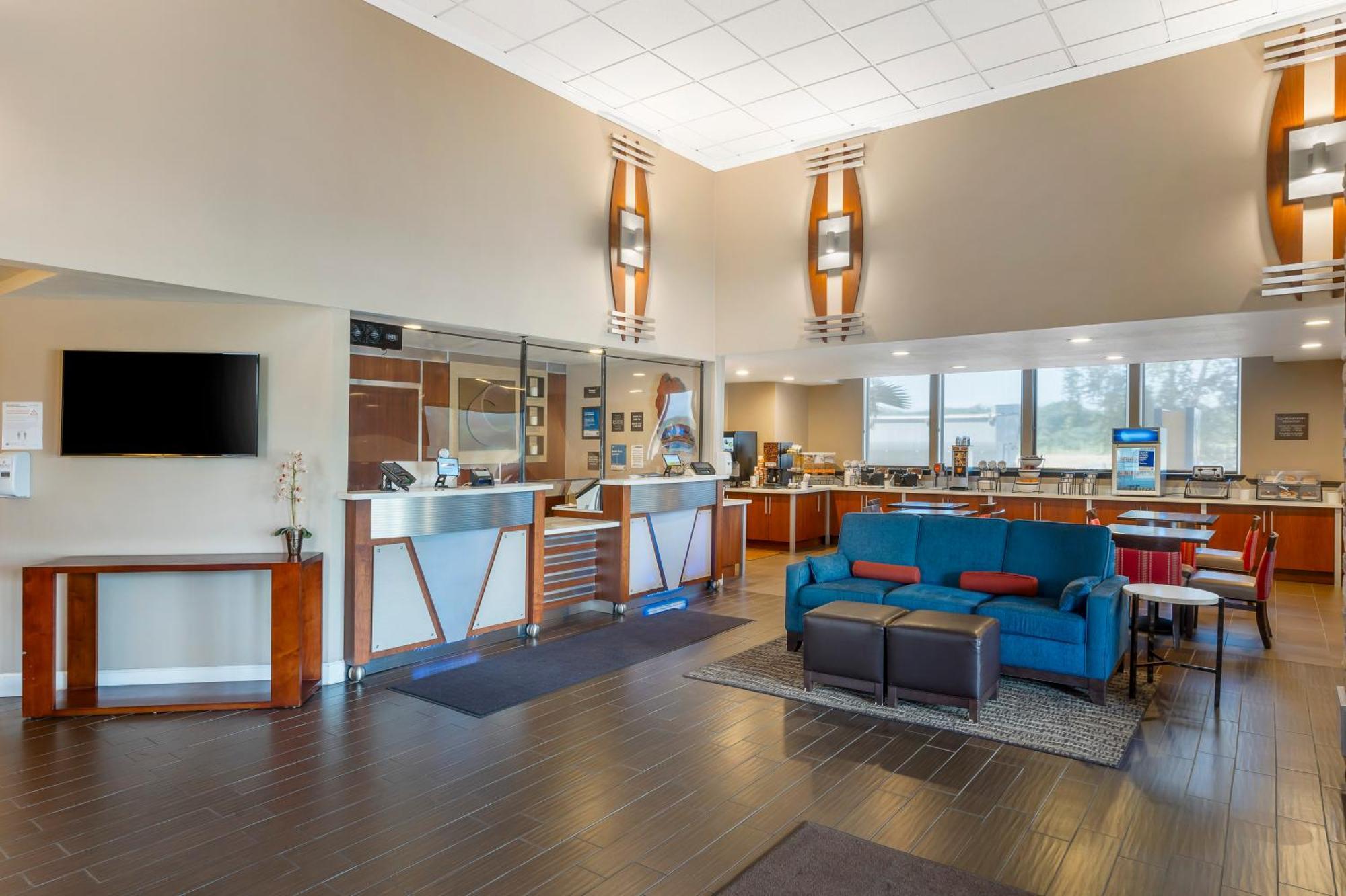 Comfort & Redwood Country Hotel 2*