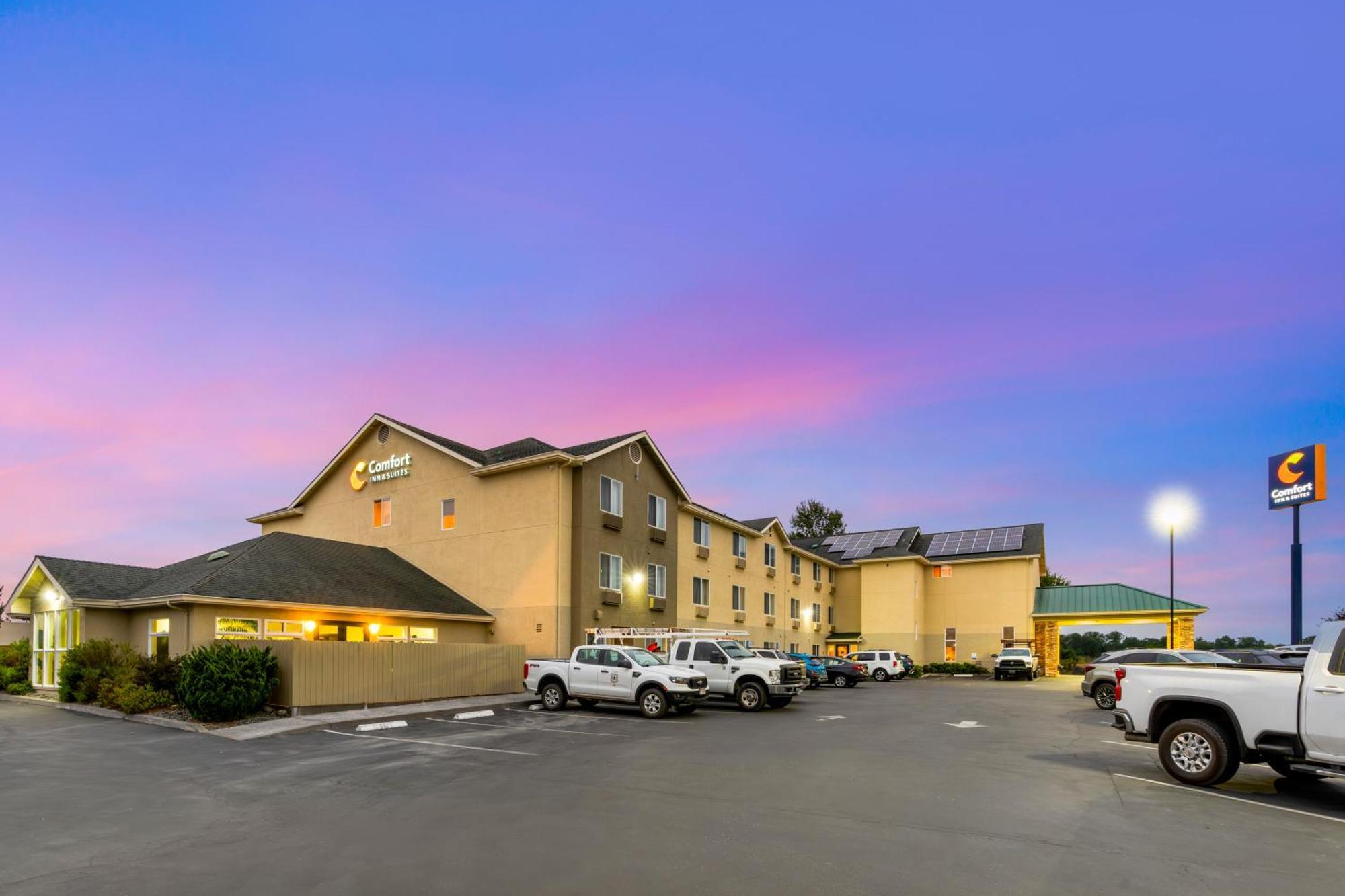 Hotel Comfort & Redwood Country