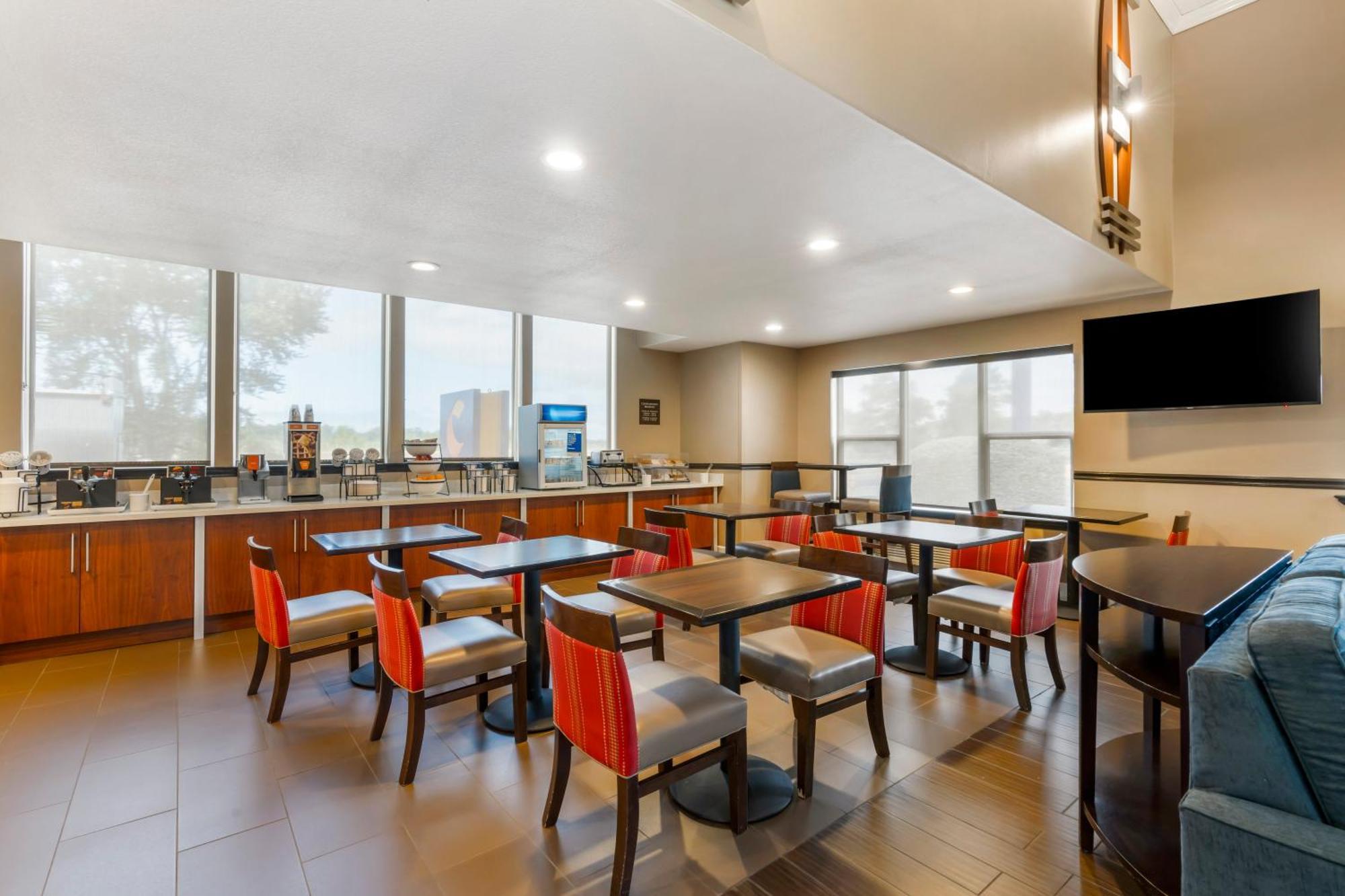 Comfort & Redwood Country Hotel 2*