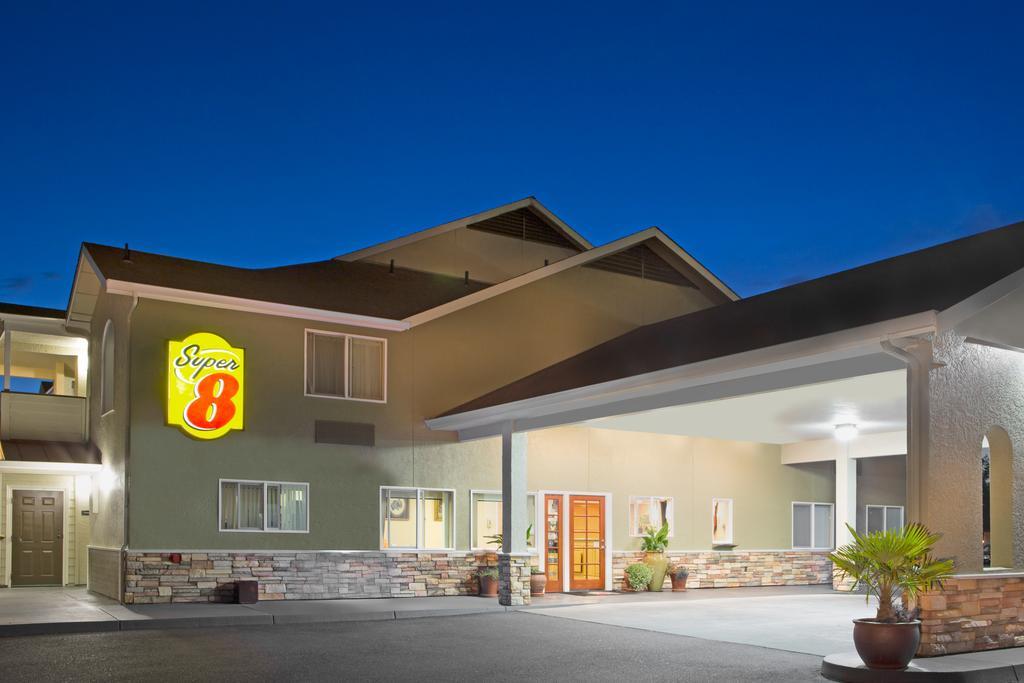 Super 8 By Wyndham Hotel Fortuna