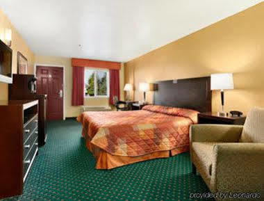 Super 8 By Wyndham Fortuna