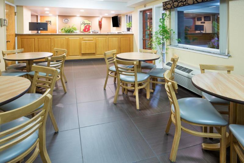 Hotel Super 8 By Wyndham 2*
