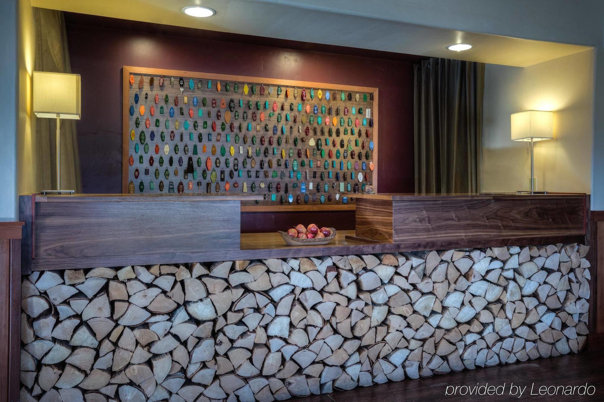 The Redwood Riverwalk, A Boutique