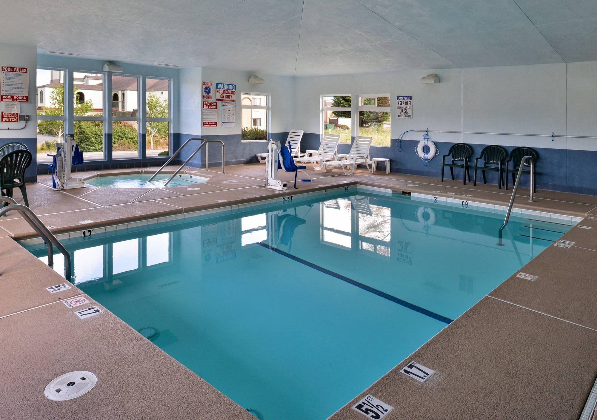 Comfort & Redwood Country Hotel 2*
