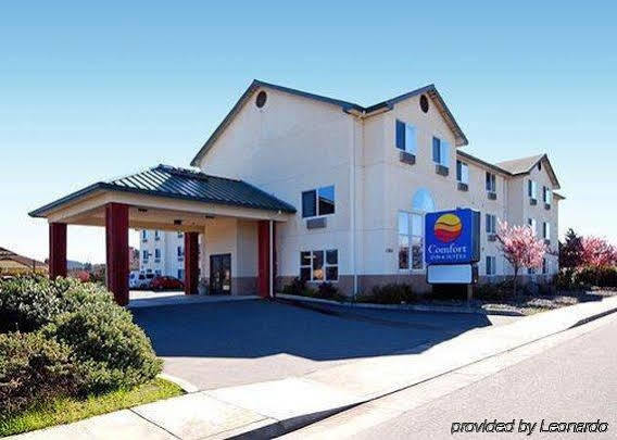 Hotel Comfort & Redwood Country 2*
