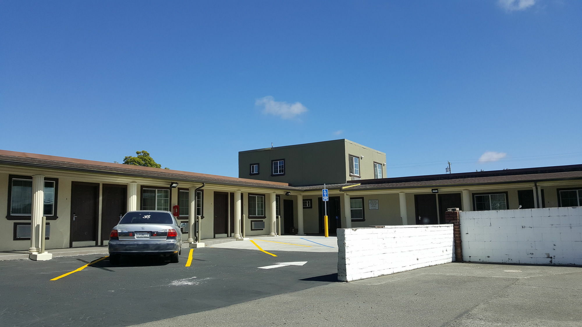 Inn Redwood 2*