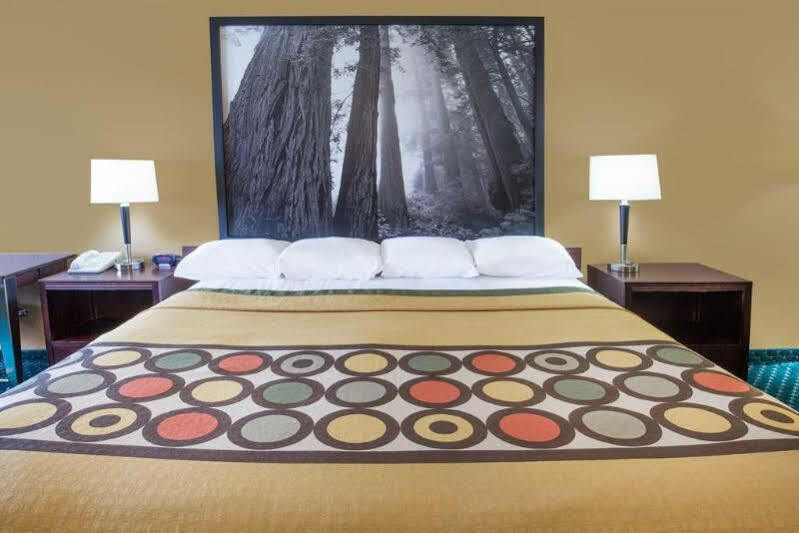 Super 8 By Wyndham Hotel