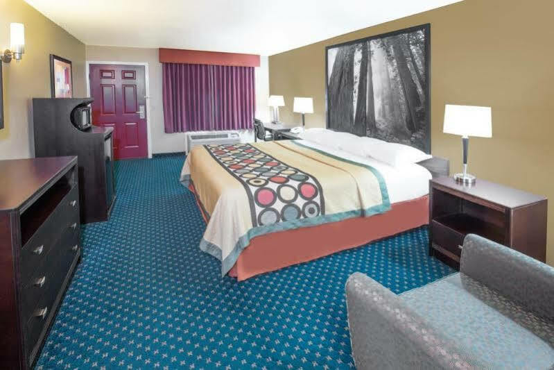 Super 8 By Wyndham Hotel