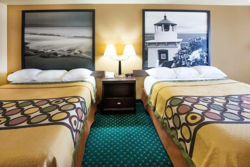 Hotel Super 8 By Wyndham 2*