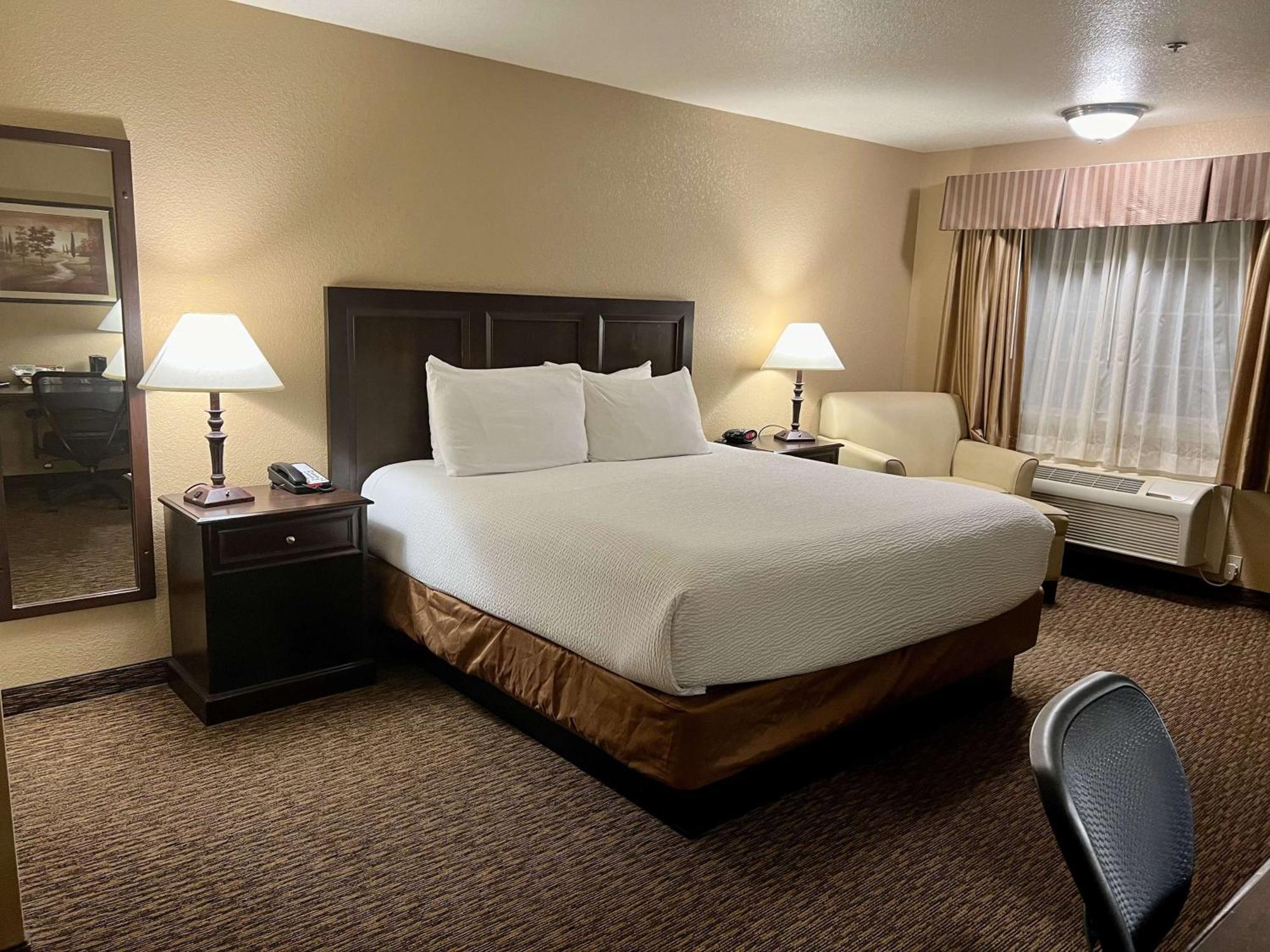 Western Country Hotel 3*
